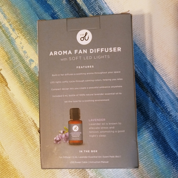 Essential oil diffuser w/ led lights. Wood pattern - Picture 3 of 11